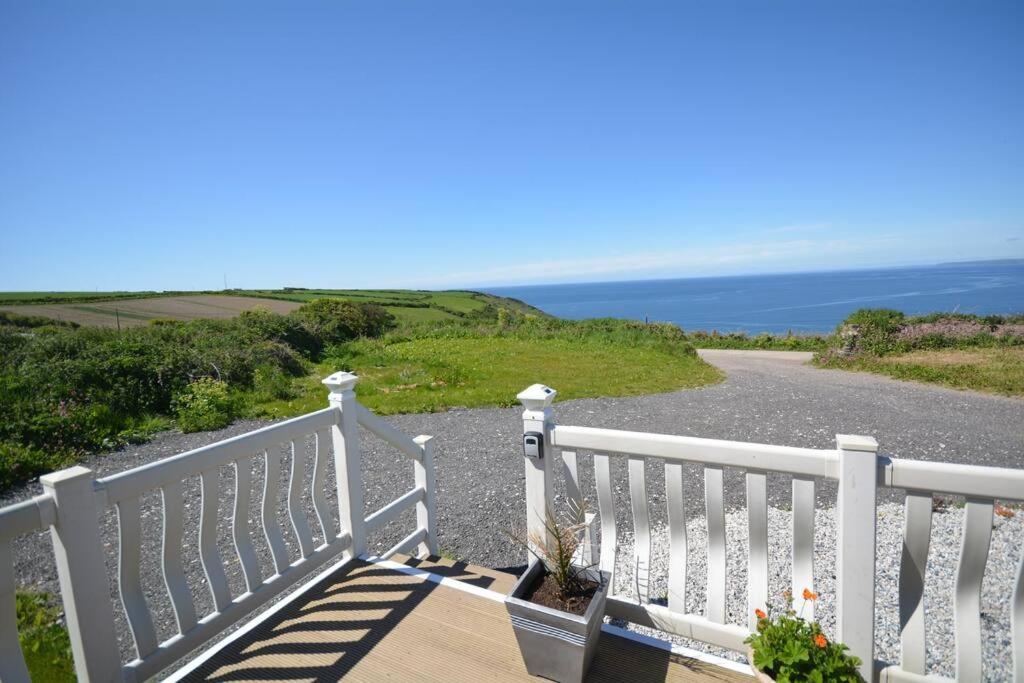 Bay View - Fantastic Views Of Whitsand Bay Torpoint Exterior photo